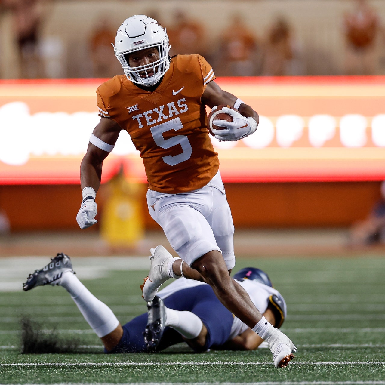 Bijan Robinson is an elite prospect. But NFL execs remain iffy on drafting  RBs high | FOX Sports