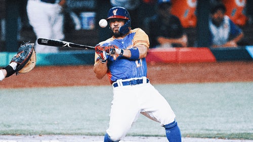 WORLD BASEBALL CLASSIC Trending Image: Astros’ Jose Altuve suffers broken right thumb, out indefinitely