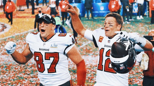 NFL Trending Image: Tom Brady, Rob Gronkowski play beach football in Bahamas