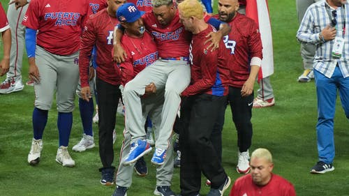 MLB Trending Image: Mets closer Edwin Díaz out for 2023 after tearing patellar tendon