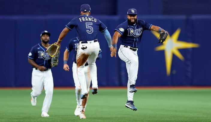 Randy Arozarena's mom throws opening pitch, highlights beautiful playoff  story