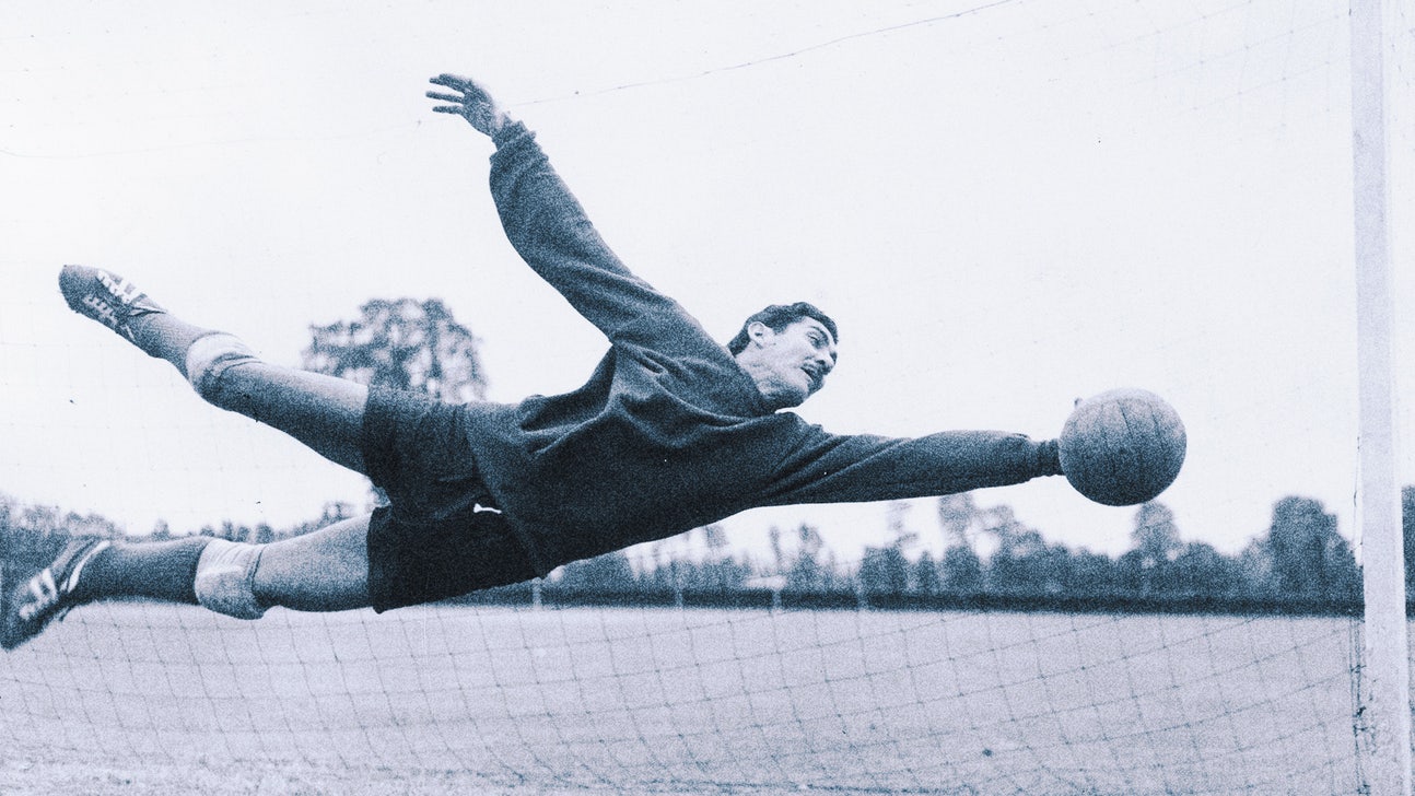 Antonio Carbajal, Mexico keeper in 5 World Cups, dead at 93 | FOX Sports