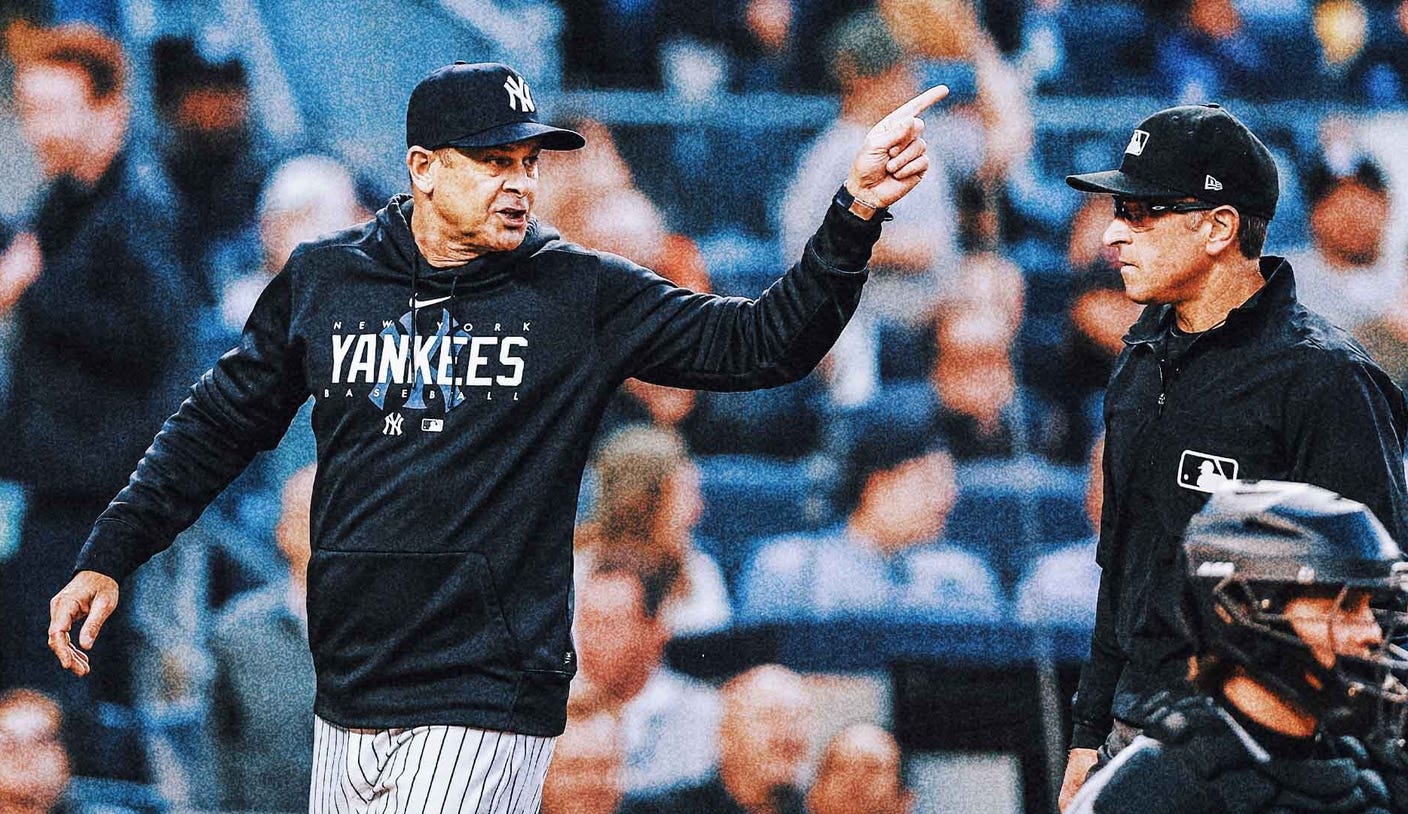 Aaron Boone erupts at home plate umpire vs. Toronto, microphone