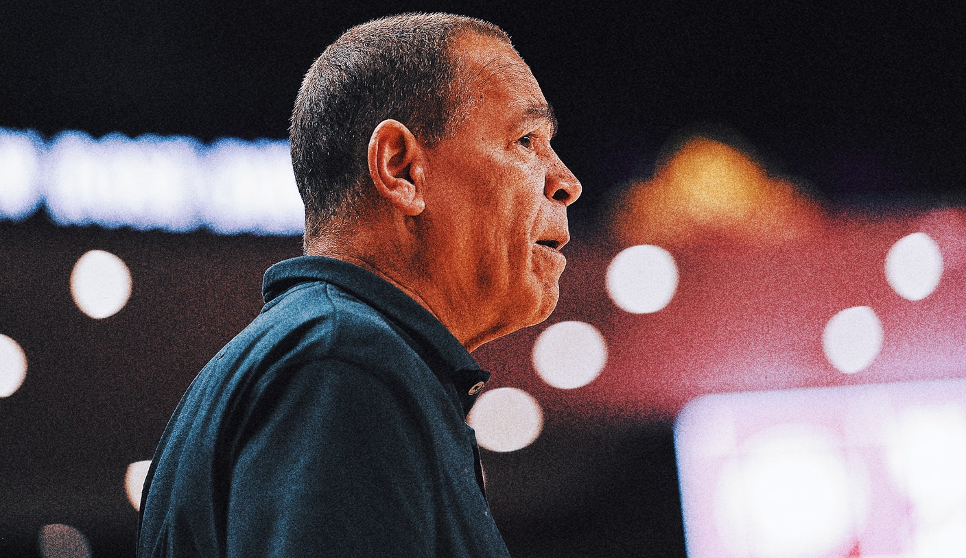 Milwaukee Bucks reportedly interviews Houston head coach Kelvin Sampson