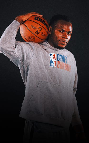 Kentucky star Oscar Tshiebwe remains in 2023 NBA Draft