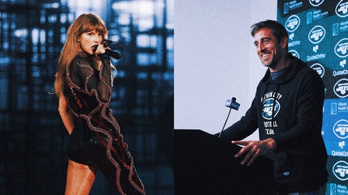 NFL Trending Image: Aaron Rodgers dances to Taylor Swift during Jets stadium concert