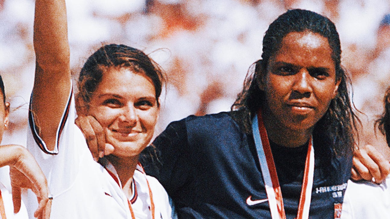 Mia Hamm plays goalie: World Cup Moment No. 47