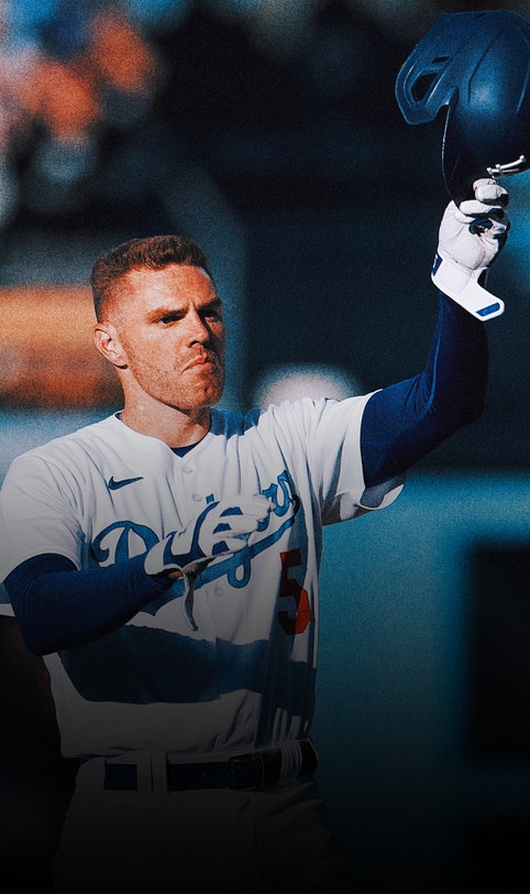 Dodgers' Freddie Freeman scratched, returning to Los Angeles to be with family