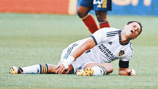 LA Galaxy's Chicharito undergoes season-ending surgery on right knee