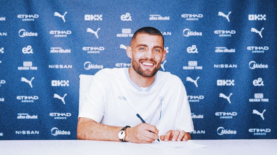 Manchester City completes the signing of midfielder Mateo Kovacic from Chelsea