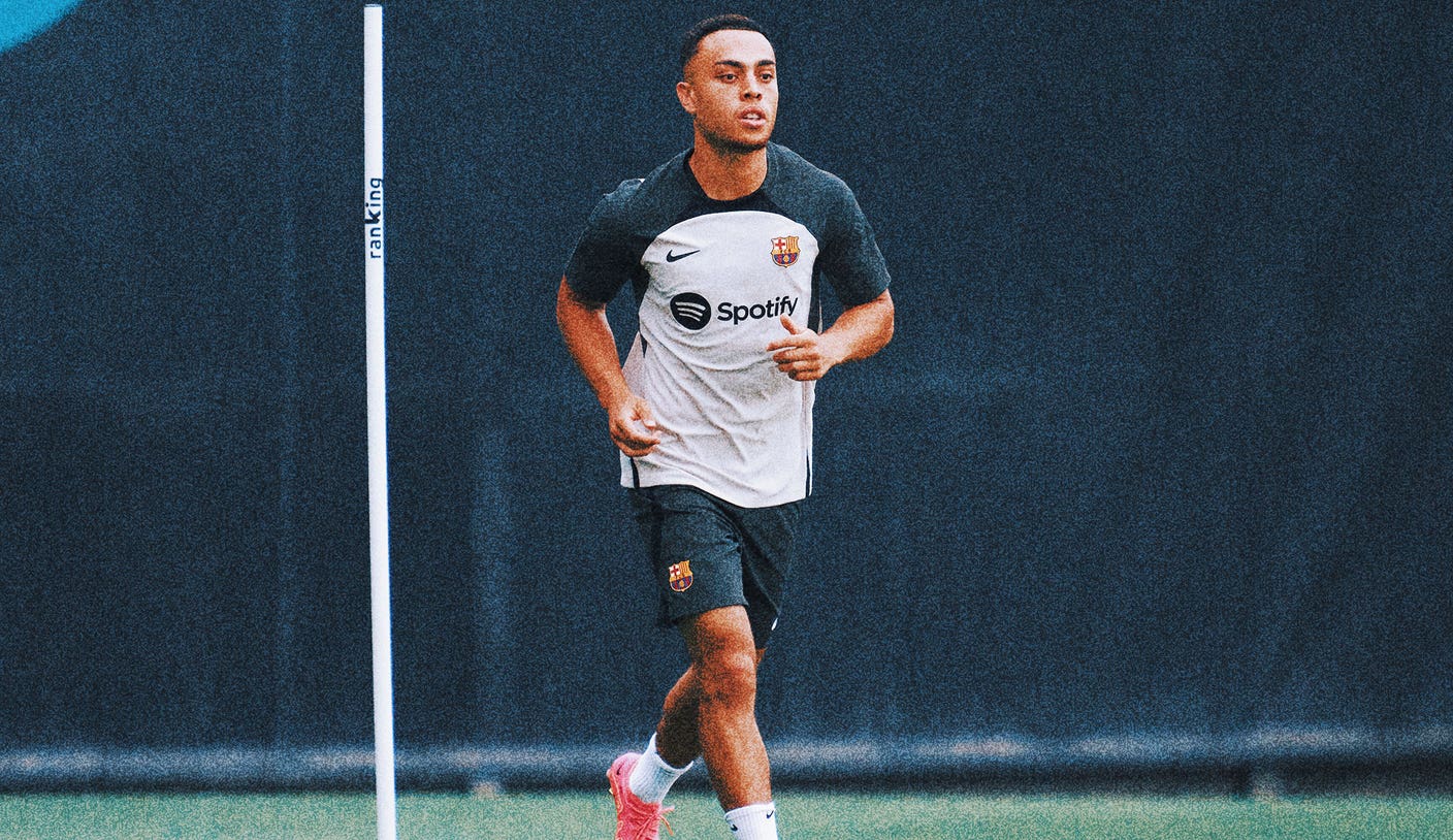 Sergiño Dest says he wants to prove himself at Barcelona: ‘It’s up to me’