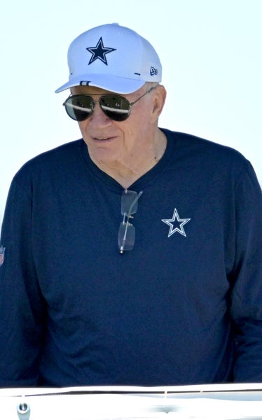 Jerry Jones: Cowboys won't cave to Zack Martin holdout