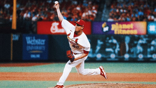 Hình ảnh xu hướng MLB: Thuốc cắt cơn của Cardinals Gallegos bị trọng tài hạ gục sau khi dùng túi nhựa thông trên cánh tay trái