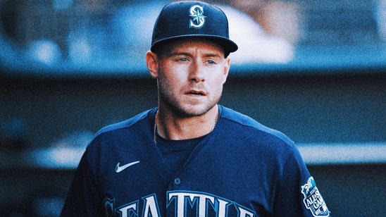 Mariners OF Jarred Kelenic breaks foot after kicking cooler in dugout