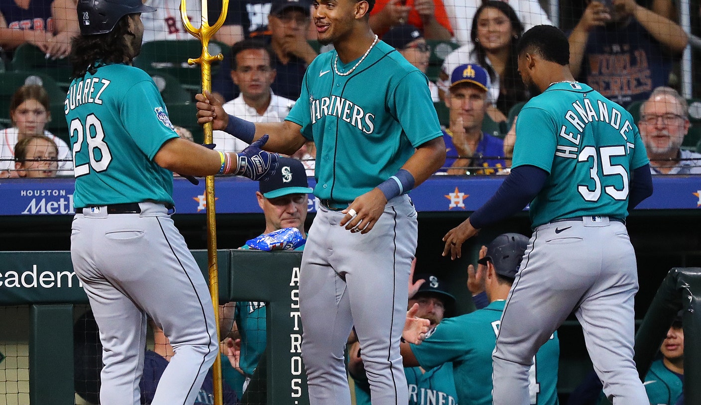 Julio Rodríguez’s 17 hits in four games lead Mariners back into AL playoff race