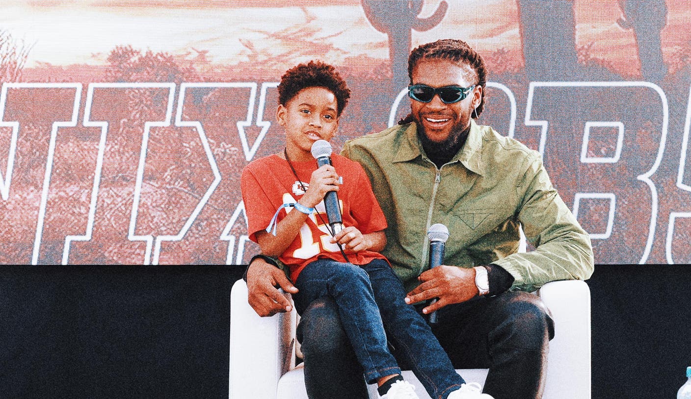 Trevon Diggs’ son, Aaiden, steals the show again at Cowboys practice