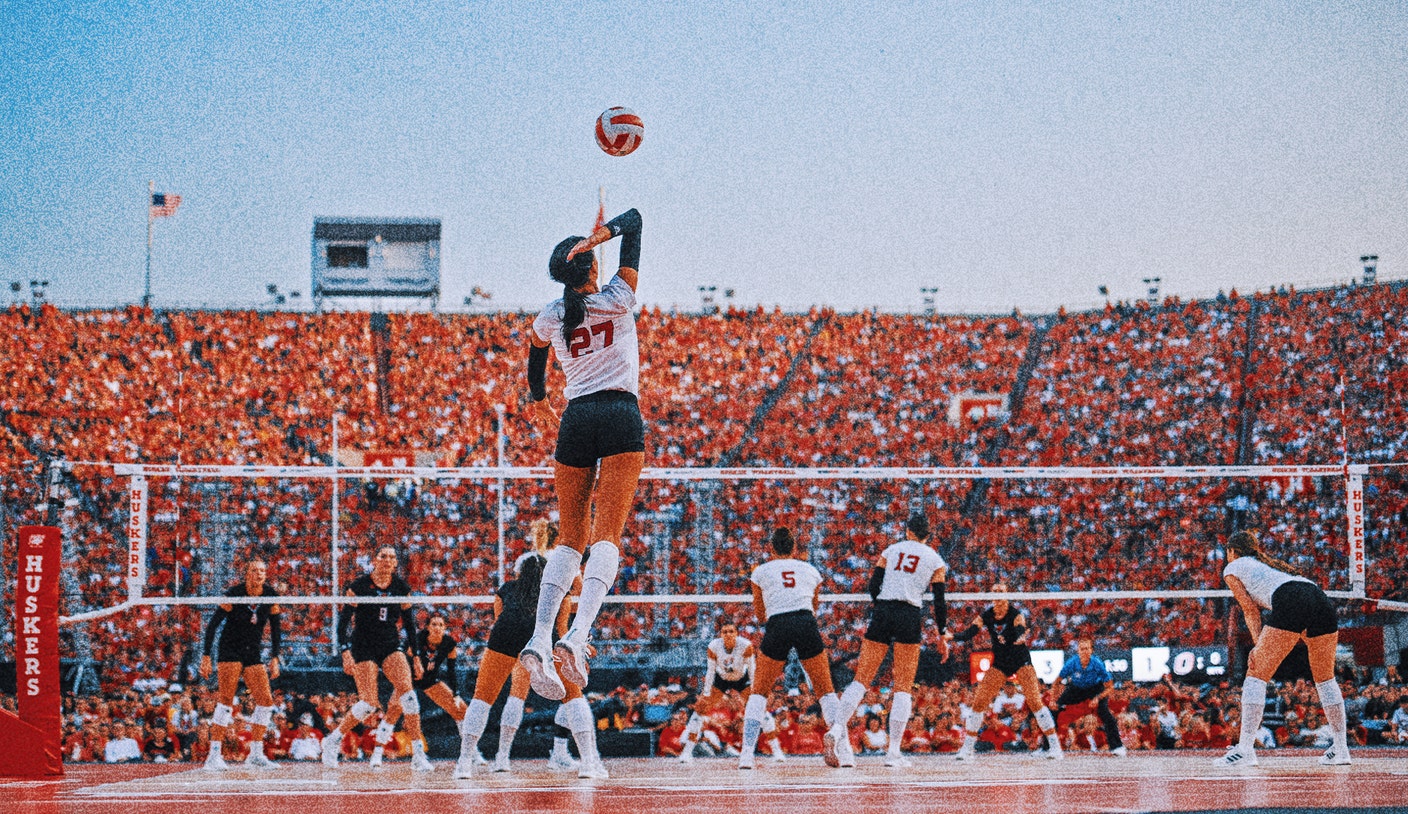 Nebraska Huskers Volleyball Pennant : Sports & Outdoors