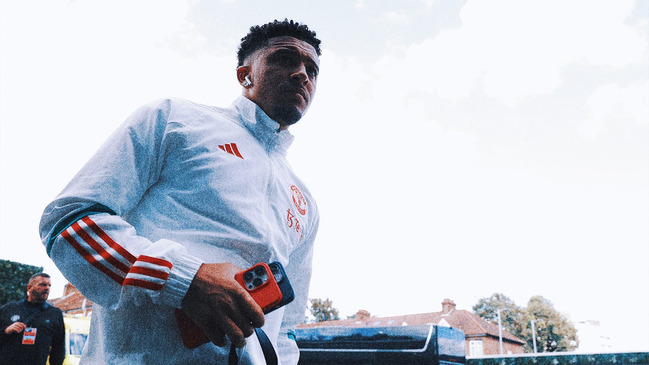 Jadon Sancho to train away from Manchester United first team over 'discipline issue'