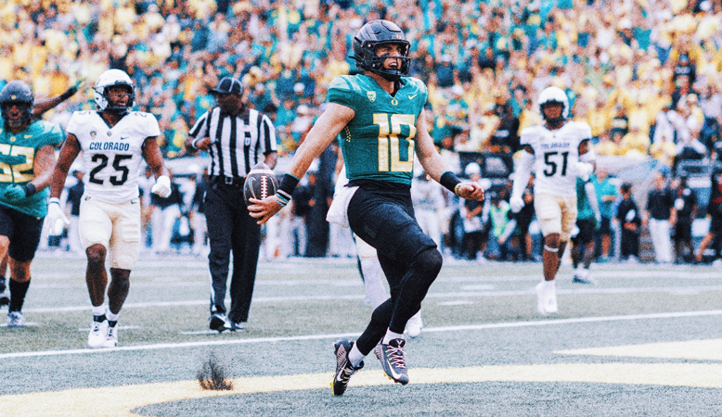 Bo Nix leads Oregon to a dominant victory over Colorado with three