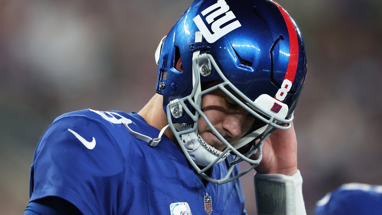 Giants QB Daniel Jones leaves game vs. Raiders with knee injury; may have torn ACL