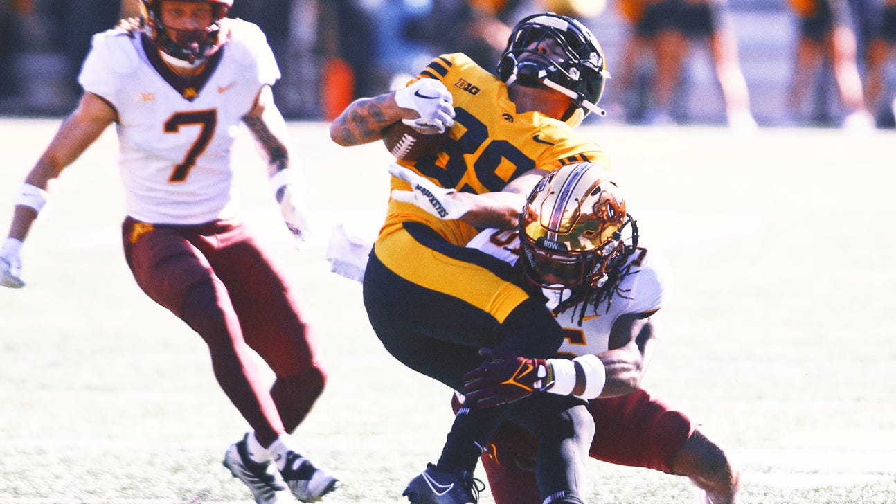 Minnesota wins at Iowa for 1st time since 1999, 12-10