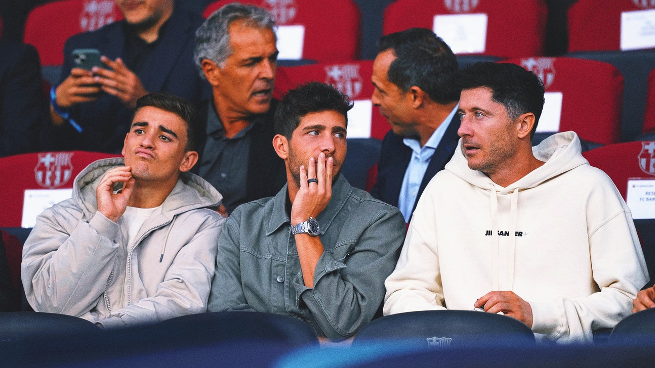 Barcelona stars return to training, but Xavi 'won't take any risks' for El Clásico clash