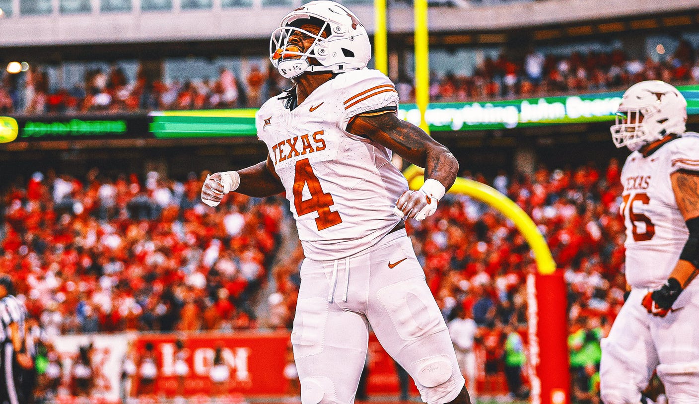 CJ Baxter scores late TD, Texas derails Houston's late drive for 31-24 ...