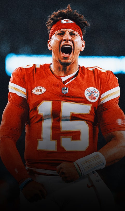 Chiefs' Patrick Mahomes sets the NFL record for the fastest to reach 200 TD passes
