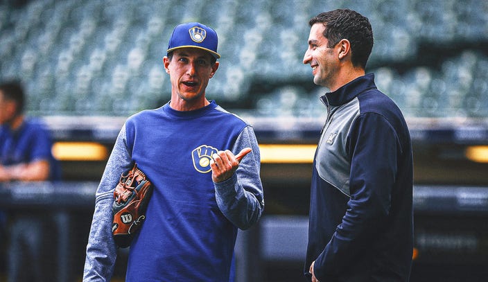 Craig Counsell visits Brewers in Dominican Republic