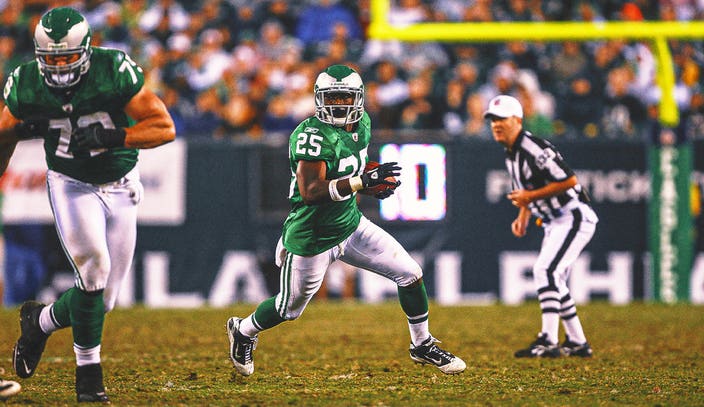 Eagles reveal Kelly green throwback uniforms