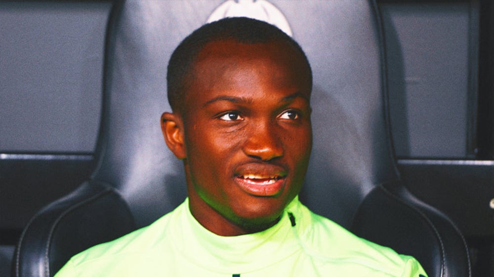 Former Ghana striker Raphael Dwamena dies after collapsing during game