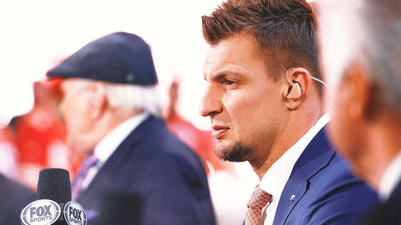 Rob Gronkowski goes airborne, skydives live on 'FOX NFL Sunday'