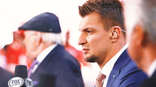 Rob Gronkowski goes airborne, skydives live on 'FOX NFL Sunday'