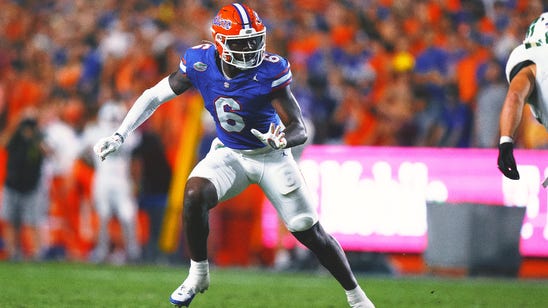 Florida loses leading tackler Shemar James for the season because of a dislocated kneecap