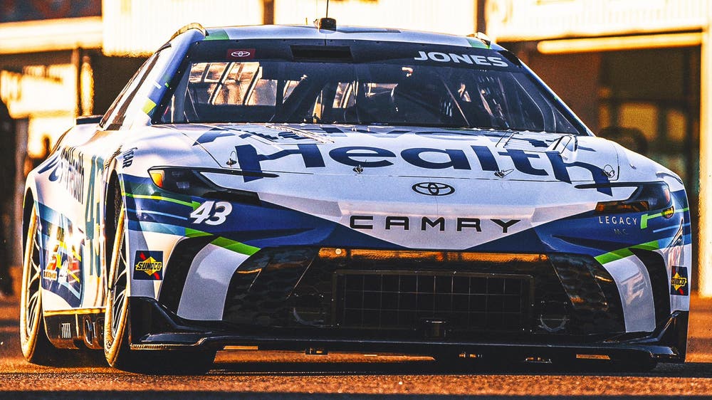 Phoenix test provides first look at new Cup Series bodies for Fords, Toyotas