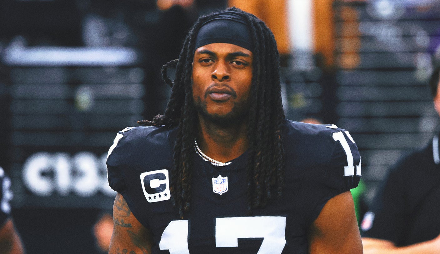 Raiders' Davante Adams suffers apparent leg injury in joint