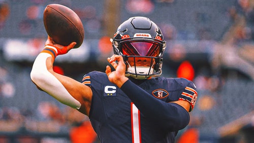 CHICAGO BEARS Trending Image: Justin Fields reportedly had 'toxic' relationships with veteran Bears QBs