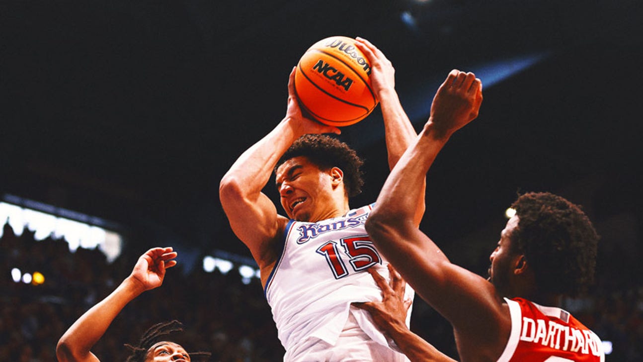 Hunter Dickinson, No. 3 Kansas pull away from No. 9 Oklahoma, 78-66
