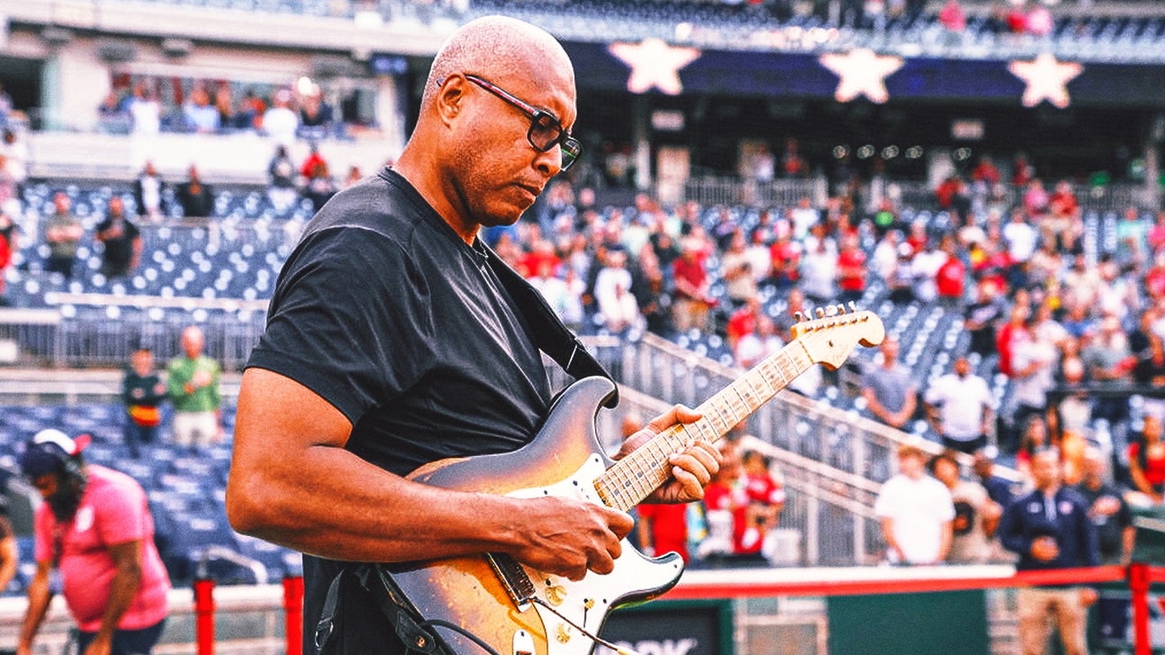 Yankee great Bernie Williams set to make New York Philharmonic debut