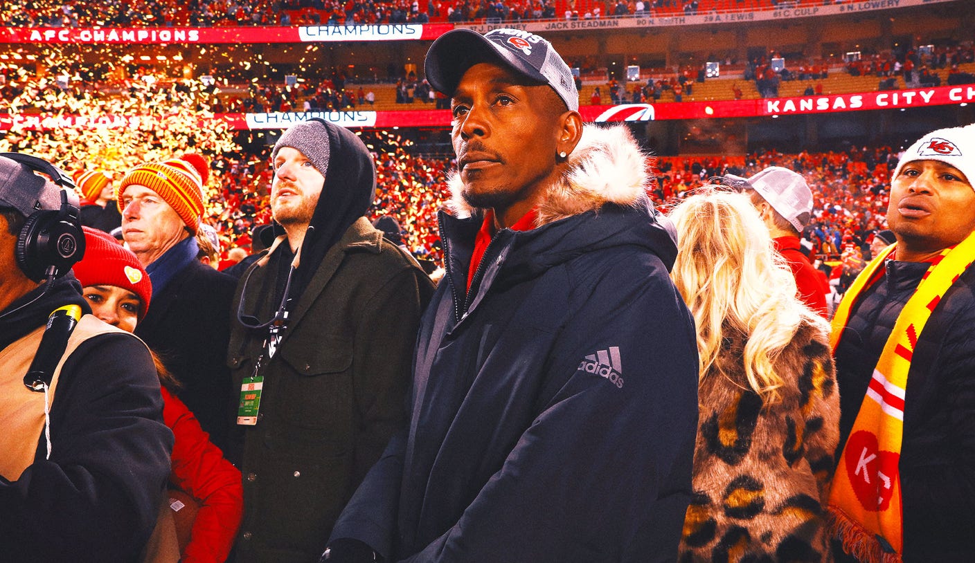Pat Mahomes Sr. smokes ‘Special Blend Lamar Jackson’ cigar after Chiefs win