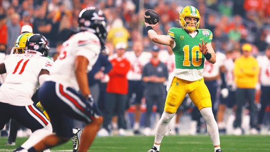 Bo Nix caps college career with 5 TDs for Oregon in Fiesta Bowl win