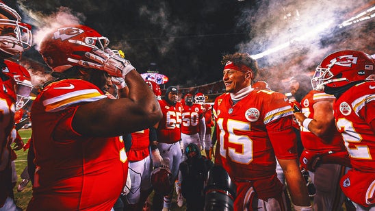 Patrick Mahomes, defense manifest Chiefs' new blueprint in WC win over Dolphins