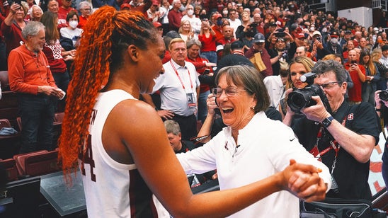 Social media reacts to Stanford coach Tara VanDerveer's historic night