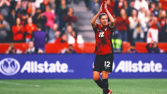 Christine Sinclair, world’s top international goalscorer, re-signed by Thorns