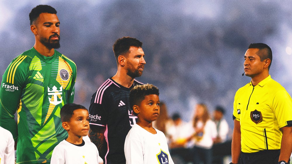 Lionel Messi, Saint West walk onto pitch together before Inter Miami-LA Galaxy