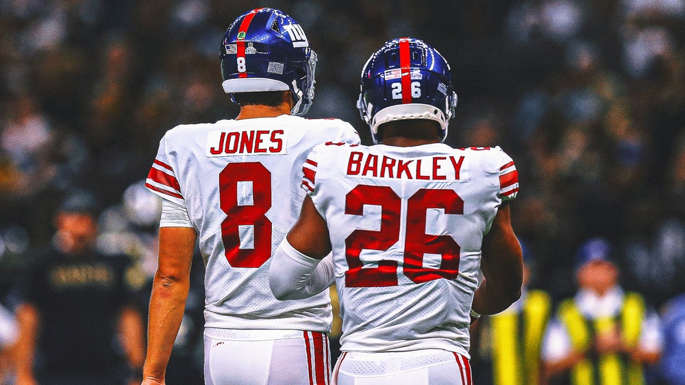 Daniel Jones saves Giants in 31-28 comeback win over Cardinals, but Saquon  Barkley hurts ankle - Yahoo Sports