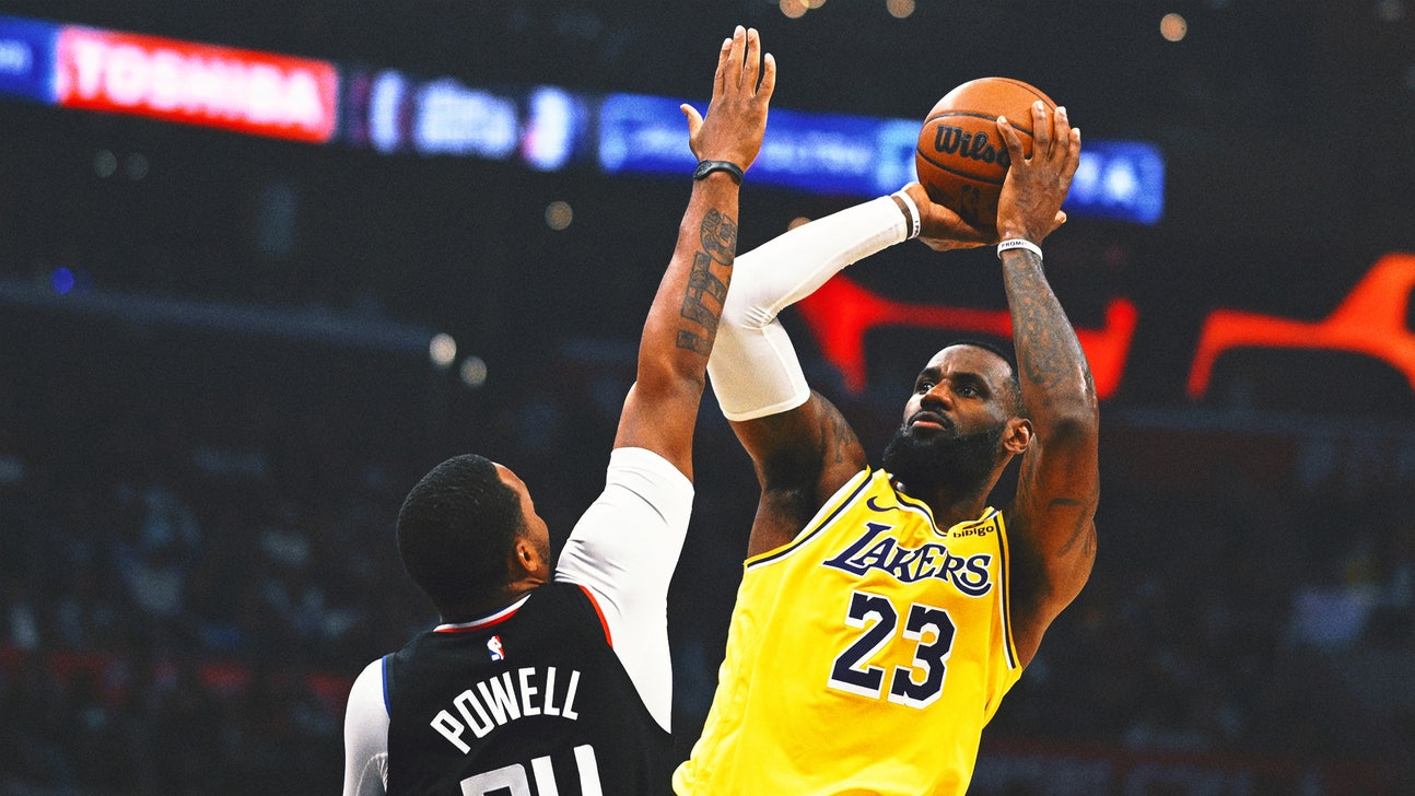LeBron James outscores Clippers in fourth quarter as Lakers overcome 21-point deficit