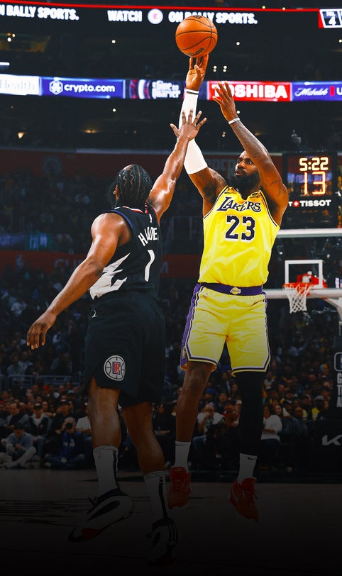 LeBron James outscores Clippers in fourth quarter as Lakers overcome 21-point deficit