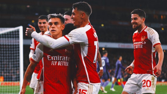 Arsenal tops Liverpool, cuts Reds’ Premier League lead to two points