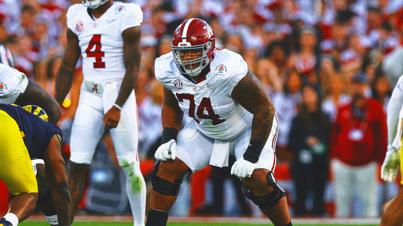 OL Kadyn Proctor reportedly set to transfer from Iowa, return to Alabama